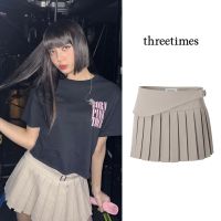⊕ Real shot of LISA with the same style as Threetimes Korea. Low-waist pleated skirt skirt and culottes