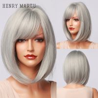 Henry Margu ชุดคอสเพลย์ปาร์ตี้วิกผมสีบลอนด์ทองคำขาววิกผมมีหน้าม้าผมบ็อบสั้นตรงวิกผมประจำวันทนความร้อนได้