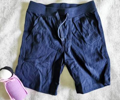 babygaps: กางเกง ขาสั้น สีกรม size 4T,5T