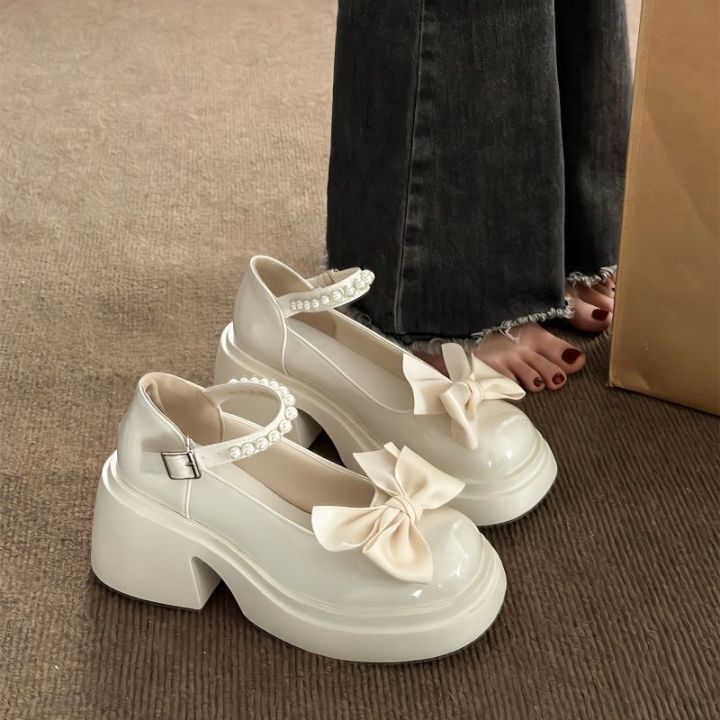 pioneer-mall-mary-jane-รองเท้าผู้หญิง2023แฟชั่นแบบใหม่ในฤดูใบไม้ร่วง-รองเท้าส้นสูงประดับโบว์โบว์ด้านล่างหนาหนารองเท้าหนังขนาดเล็กกระโปรงที่เข้ากันกับไข่มุก