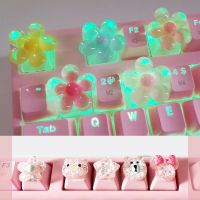 Keycaps การ์ตูนน่ารักสำหรับคีย์บอร์ดแบบกลไกเครื่องตกแต่งที่มีลักษณะเฉพาะตัวงานแฮนด์เมดโมเดลดอกไม้โปร่งใส DIY