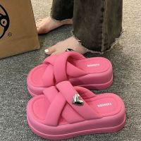 【July】 Stepping on feces feeling slippers womens summer 2023 new net infrared fashion thick bottom non-slip beach sandals and