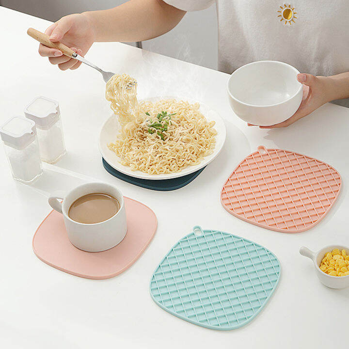 3ชิ้น-placemat-จานครัวเครื่องมือเครื่องดื่มไมโครเวฟทนความร้อนซิลิโคนขาตั้งสามขาเคาน์เตอร์ไม่ลื่นแผ่นร้อนที่มีความยืดหยุ่นผู้ถือหม้อ