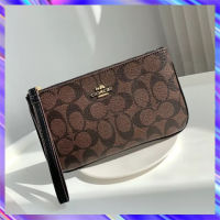 [สั่งซื้อก่อน] ,2020แบบพิมพ์คำว่า ““ ““ Wristlet In Signature กระเป๋าสตางค์ผ้าหนา (สีน้ำตาลดำ)