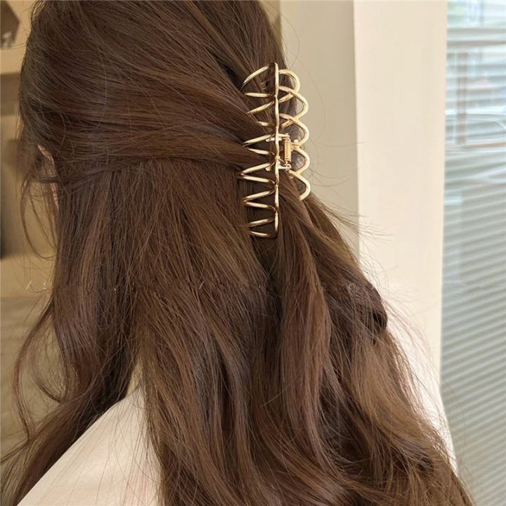 huanqi-korea-simple-line-metal-large-gripper-for-women-girls-2022-new-summer-hair-catch-hair-shark-clip-hairpin-headwear