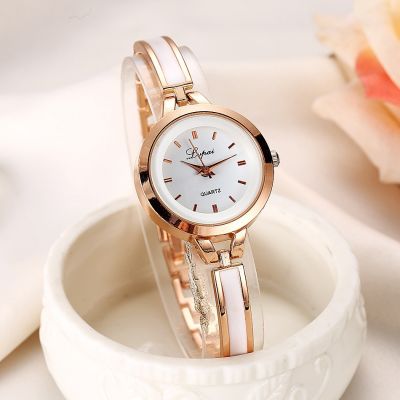 （A Decent035）Women LuxuryGold SilverWristwatch Ladies Alloy Simple CasualWatches Clock