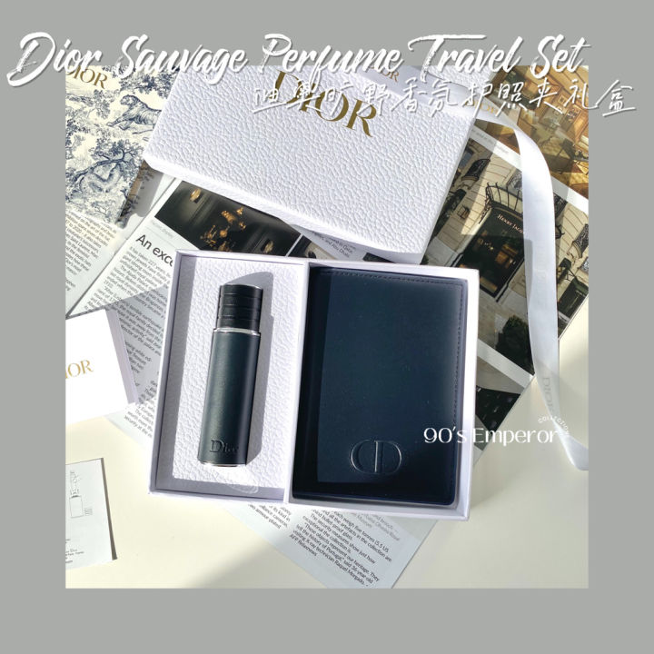 READYSTOCK】Dior_ Sauvage Classy Black Men Fragrance Travel Passport Holder  Gift Set Limited Edition 迪奥旷野香氛护照夹旅行礼盒套装
