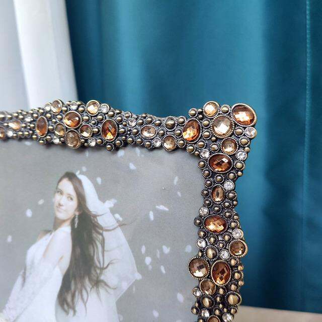 7-inch-metal-photo-frame-pearl-crystal-table-retro-european-style-wedding-photo-exquisite-luxurious-and-elegant-photo-studio