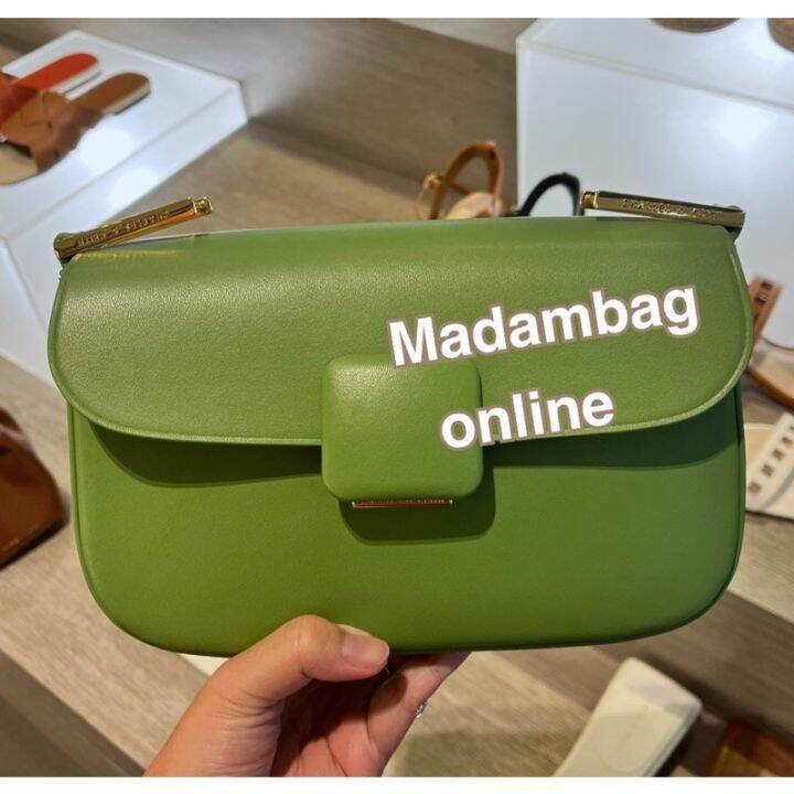 charles-keith-koa-square-push-lock-shoudler-bag-กระเป๋าสะพายไหล่-มีสายยาวสะพายข้าง