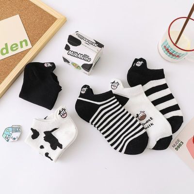 ถุงเท้าผ้าฝ้ายแบบบางสำหรับฤดูใบไม้ผลิถุงเท้าวัวสีดำและสีขาวถุงเท้าผู้หญิงน่ารักสไตล์ญี่ปุ่นแฟชั่นถุงเท้าข้อสั้นปากตื้นถุงเท้าข้อสั้นสำหรับผู้หญิง Spr and summer thin cotton socks black and white cow socks female cute Japanese tide socks sh