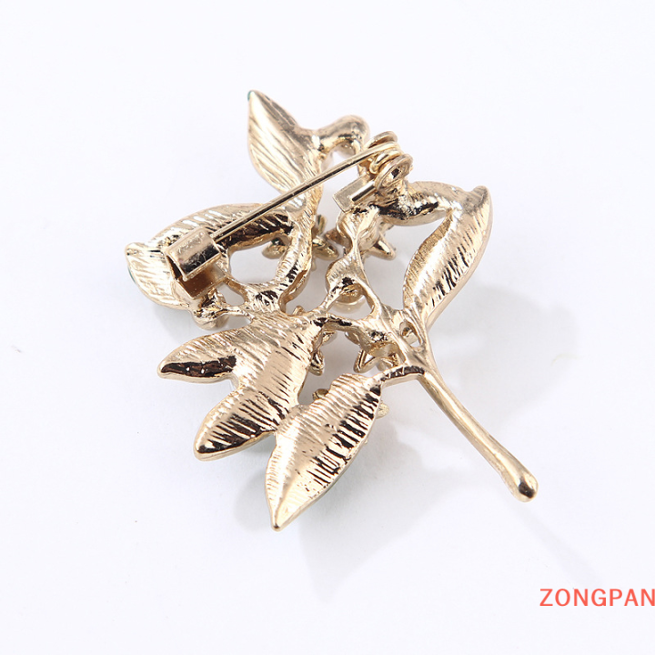 zongpan-เข็มกลัดแฟชั่นเคลือบสีขาวลายดอกไม้สีเขียวใบไข่มุกเข็มกลัดที่มีคุณภาพสูงเครื่องประดับเสื้อยกทรงแบบสร้างสรรค์สำหรับผู้หญิงผ้าพันคอหัวเข็มขัด