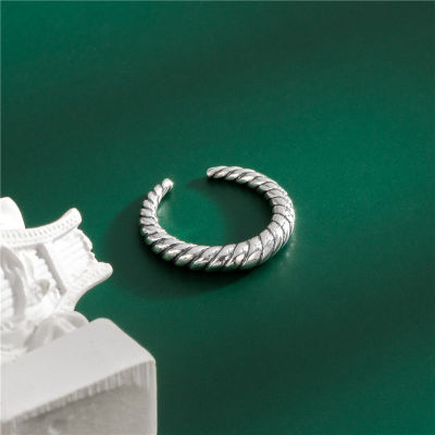 [COD]S925 แหวนผู้หญิงแหวนเดี่ยวบิดย้อนยุคเงินแท้ดีไซน์เฉพาะกลุ่มแหวนใส่ซ้อนกันแฟชั่นเรียบง่าย INS -สไตล์