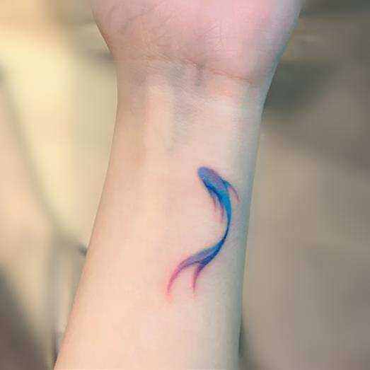 tattoo-stickers-waterproof-men-and-women-long-lasting-simulation-tattoo-sexy-collarbone-blue-koi-small-fish-stickers-ins-wind-wrist