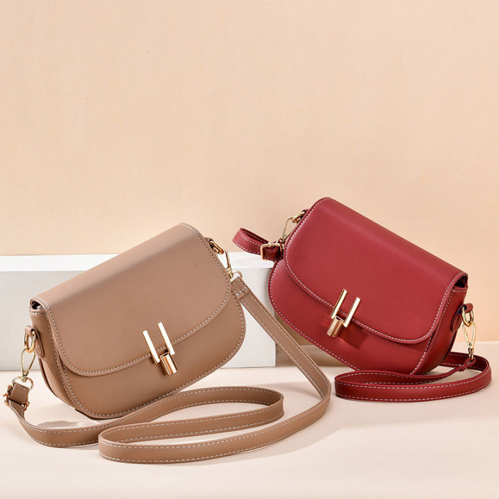 Korean Fashion affordable and Good Quality Korean Flap Messenger ...