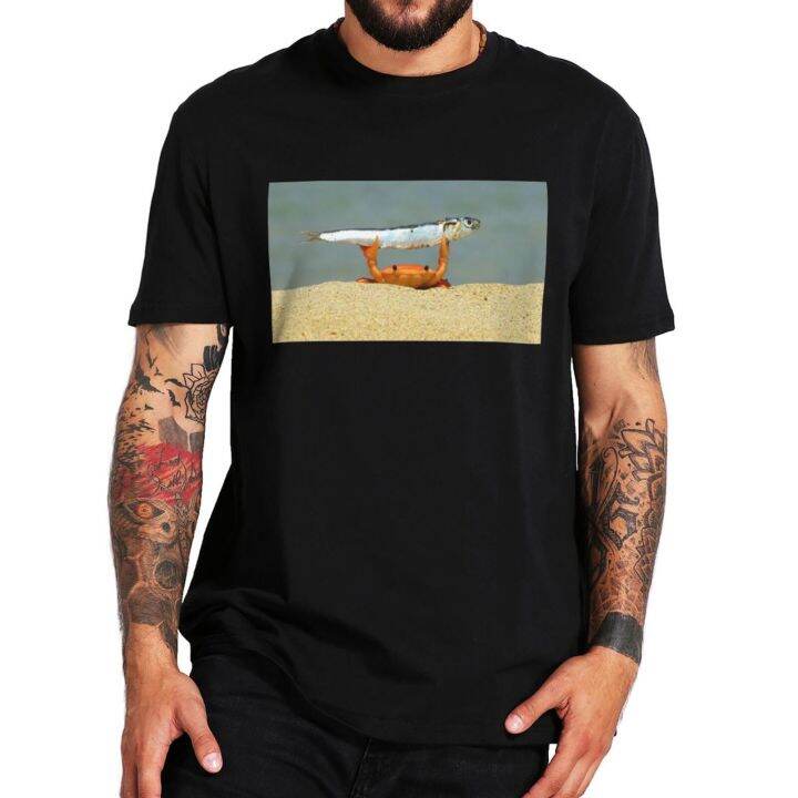 Crab Holding Up A Fish T-Shirt 2022 Funny Memes Jokes Cute Crab Tee Tops Casual Unisex Oversized Cotton Summer O-Neck T Shirt XS-4XL 5XL 6XL | Crab Holding Up A Fish T-Shirt 2022 Funny Memes Jokes Cute Crab Tee Tops Casual Unisex Oversized Cotton Summer O-Neck T Shirt XS-4XL 5XL 6XL |