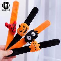 ถังฟักทอง halloween pumpkin ฮาโลวีน สำหรับเด็ก ของขวัญปาร์ตี้ แหวนหัวเข็มขัด Clap Hands สร้อยข้อมือ ตกแต่งฮาโลวีน ผี ตุ๊กตาของเล่น วงตบมือ แหวนหัวเข็มขัดฟักทอง วงปรบมือ เขย่าสายรัดข้อมือ