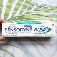 50% OFF ราคา Sale!!! โปรดอ่านรายละเอียดสินค้า EXP: 06/2023 ยาสีฟัน เซ็นโซดายน์ Rapid Relief Toothpaste with Fluoride, Extra Fresh, 96.4 g (Sensodyne®)