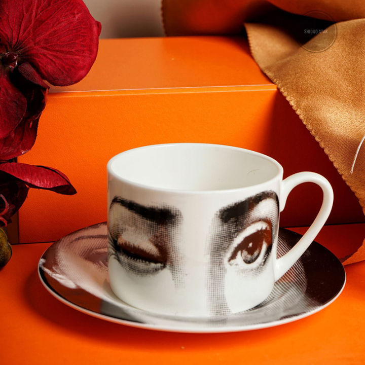 ชุดจานถ้วยกาแฟแก้วรูปหน้าถ้วยเซรามิกยุโรปสร้างสรรค์ถ้วยชายามบ่ายของขวัญเชียนสนุกสนาน
