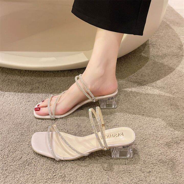 new-style-รองเท้าแตะส้นเตี้ยรองเท้าแตะใส่ได้สองแบบสำหรับผู้หญิงใส่ข้างนอกในฤดูร้อนรุ่นใหม่รุ่นใหม่-rhinestone-นางฟ้าคริสตัลรองเท้าส้นสูงส้นหนาที่นิยมในโลกออนไลน์