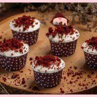 ?  RED VELVET CUPCAKE 10 Cup เค้กช็อกโกแลต สีแดงกำมะหยี่แต่งหน้าด้วยครีมชีส ส่งด่วนในวันด้วยLalamove  เค้กวันเกิด เค้ก