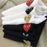 02.✐Rei Kawakubo CDG PLAY เสื้อยืดแบรนด์อินเทรนด์ญี่ปุ่นเล่นผู้ชายและผู้หญิงสไตล์เดียวกันผ้าฝ้ายบริสุทธิ์คู่คอกลมปักลายรักแขนสั้นทุกชุด