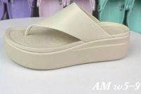 Crocs Brooklyn Flip Mid Wedge รองเท้าแตะผู้หญิง รองเท้าแตะหูหนีบ รองเท้าครอส์  รองเท้า crocs ผู้หญิง รองเท้าเผื่อสุขภาพ