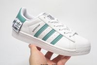 Adidas Originals Superstar W รองเท้ากีฬาสบาย ๆ แบบสบาย ๆ สำหรับผู้ชายและผู้หญิง