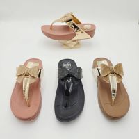 รองเท้าแตะ ทรงหนีบ แต่งโบว์เพชร สไตล์ Fitflop รุ่น SC5097