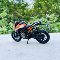 Bburago 1:18 250 KTM Duke Factory Edition Static Die Cast ยานพาหนะของสะสมรถจักรยานยนต์ของเล่นรุ่น