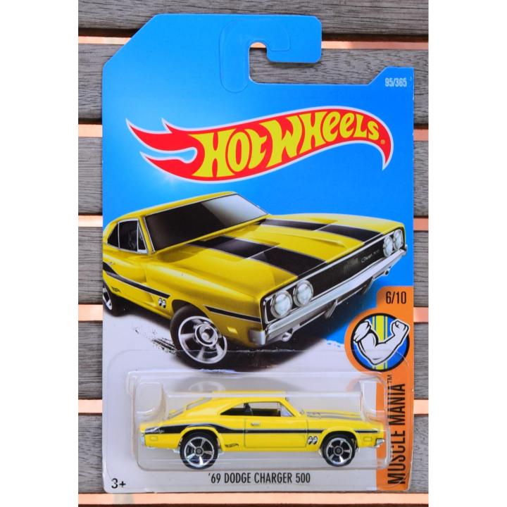 Xe ô tô mô hình tỉ lệ 1:64 Hot Wheels Mooneye '69 dodge charger 500 95/365  ( màu vàng ) 