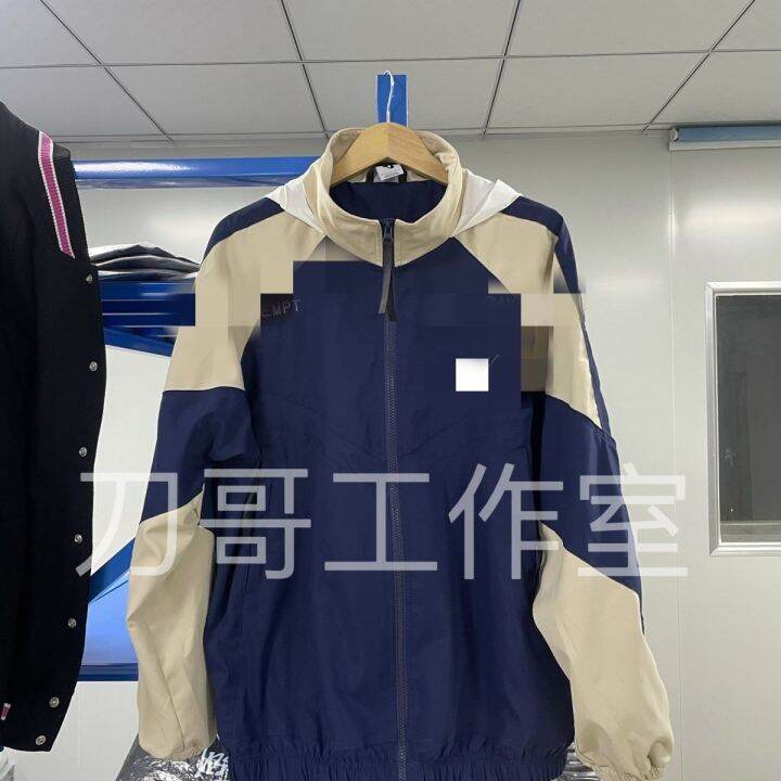 loose-jacket-short-color-matching-jacket-wearing-a-charge-jacket-on-the-outside