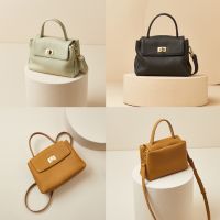 {ส่งฟรี!!!}Korean Style crossbody bag กระเป๋าสะพายข้างทรงเหลี่ยม กระเป๋าถือ กระเป๋าแฟชั่น เกรดพรีเมียม ใช้ได้ทุกวัน เกาหลี ถูก ขายดี งานเนียบ สวย hot!!