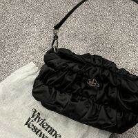 Vivienne Westwood กระเป๋าลายเมฆจับจีบ,แบบใต้วงแขนพกพาคุณภาพสูงเข้าได้กับทุกชุด