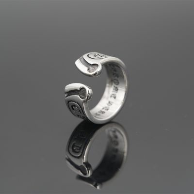 แหวนเหล็กไทเทเนียมแหวนปรับขนาดได้มนต์หกตัวอักษรไม่จางหายไปสแตนเลสผู้ชายแฟชั่นฮิปฮอปพังค์ทันสมัย