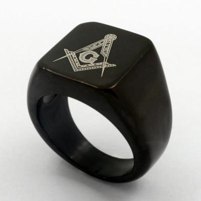 แหวนเหล็กไทเทเนียม Masonic สีดำทองแบบแฟชั่นที่เรียบง่ายแหวนซีลของสแตนเลสสตีลผู้ชาย