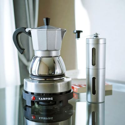 (สีเงิน) Kamping ชุดเตาไฟฟ้า 500W + กาต้มกาแฟ มอคค่าพอท ฐานสแตนเลส Moka Pot (4cup/200ml)+เครื่องบดมือหมุน