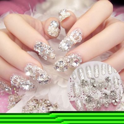 24Pcs Luxe Shining Rhinestone Wedding False Nails Transparent Glitter Gems Crown Designed Square Full Short Fake Art Bride