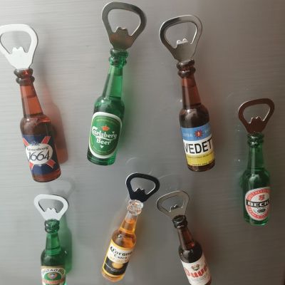 ▼ﺴ Creative Beer Bottle Opener Bottle Opener with Magnet Can Be Attached Refrigerator Stickers Kitchen Tools Accessories Hot Sale