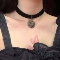 [MM75] Hot Gothic Hip Hop Y2k เครื่องประดับผู้หญิง Gothic Leon Mathilda สร้อยคอสีดำกำมะหยี่ริบบิ้น Retro Sun Shaped Choker สร้อยคอ