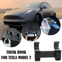 [TYEE Automotive Products] สำหรับ Tesla รุ่น Y รถต่างหูม้าอุปกรณ์เสริมสำหรับแขวนด้านหลังตะขอห้อยกระเป๋าตัวยึดติดแน่น Solid M9C9