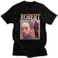 【Mens clothing】ตลก Robert Pattinson ยืน Meme T เสื้อสำหรับผู้ชายผ้าฝ้ายนุ่ม Tee TopsRobShort SleeveT-Shirt Merch