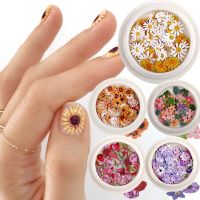 ▤ 50pcs/box Nail Art Color mixed small Daisy Flower rose ultra-thin wood pulp patch DIY nail art jewelry nail art decoration