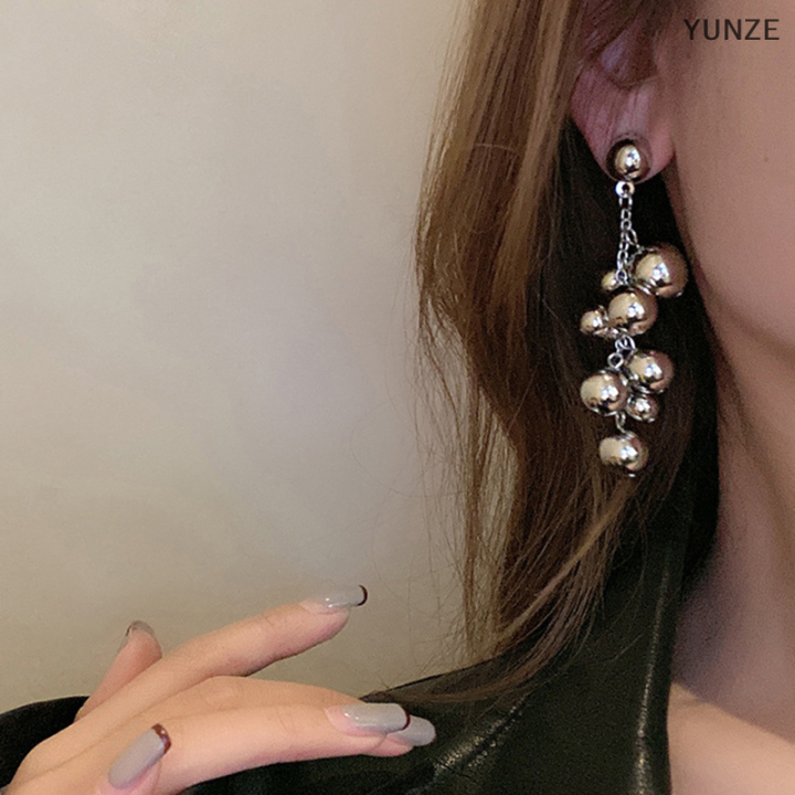 yunze-ต่างหูจี้ลูกปัดบอลโลหะยาว1คู่-ต่างหูพวงองุ่นพังค์สำหรับผู้หญิงเครื่องประดับการท่องเที่ยวริมชายหาดสำหรับงานปาร์ตี้