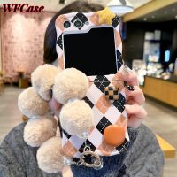 WFCase ปลอกสำหรับ Samsung Z Flip5 Samsung Z Flip4 Samsung Z Flip3ลายตารางหมากรุกพับเคสโทรศัพท์ (+ สร้อยข้อมือ) กล้องแบบเต็มกรอบป้องกันเคส