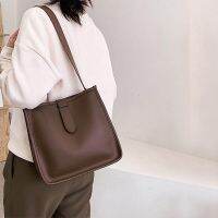 Summer big bag women 2023 new high-end Hong Kong style retro large-capacity all-match bucket bag one-shoulder Messenger 【BYUE】