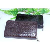 Crocodile leather กระเป๋าสตางค์หนังจระเข้แท้ (ส่วนท้องไผ่) ทั้งใบ มีซิปคู่รอบ มีสายคล้องมือ จุของได้เอยะ แถมพวงกุญแจจระเข้ มลูค่า 399 บาทฟรีๆ รับประกันสินค้าไม่แท้ยินดีคืนเงิน