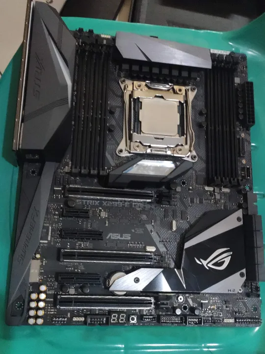 Материнская плата x399. Core i9 7900x. I9 7900x. X399 материнская плата.