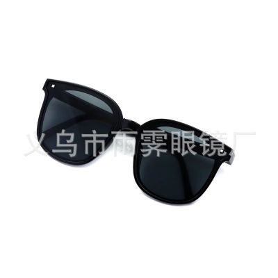 【Hot sales】 แว่นกันแดดแบบพับได้แบบเดียวกันกับ Jiaoxia แบบใหม่ Xiaohongshu แว่นตาป้องกันรังสียูวีแบบระเบิดแว่นกันแดดพับได้แบบสดที่นิยมในโลกออนไลน์