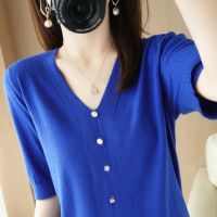 2023 Spring/Summer French Womens V-neck Wool Knitted Shirt Pearl Buttoned-mid-sleeve Temperament Fashion Green T-shirt...