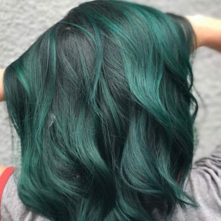 Nhuộm tóc xanh rêu không tẩy là một lựa chọn táo bạo cho những ai thích sự khác biệt. Hãy xem hình ảnh để cùng thể hiện gu thẩm mỹ của riêng mình.